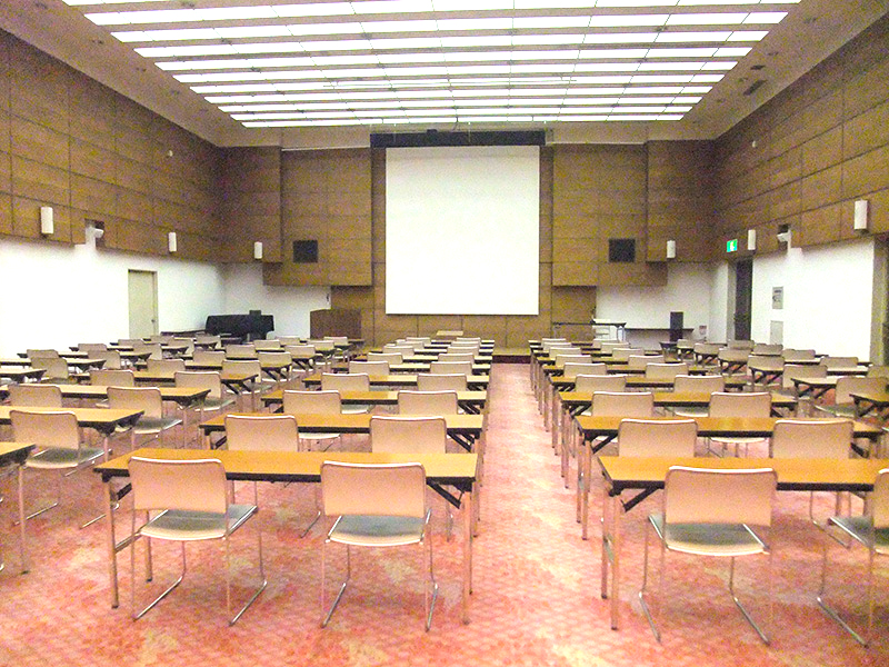 艮陵会館 2階 記念ホール（医学部）